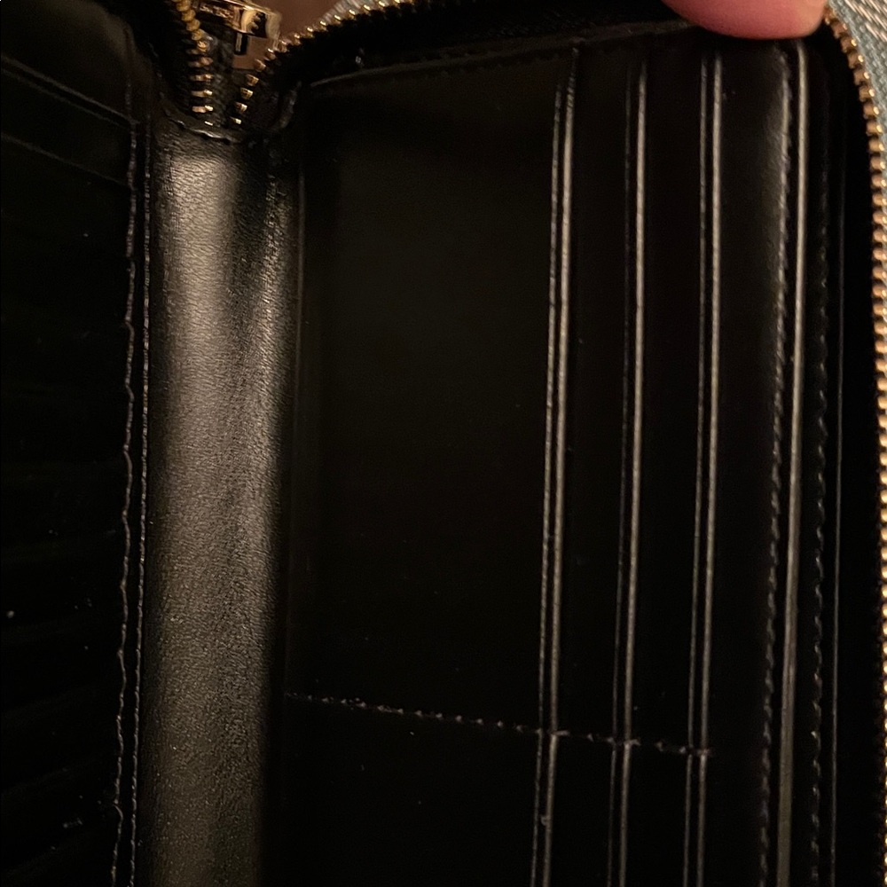 Michael Kors Jet Black Zip-Around Wallet new - Picture 3 of 4